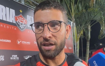 Pepê destaca superioridade do Vitória contra Palmeiras, mas lamenta gols no fim