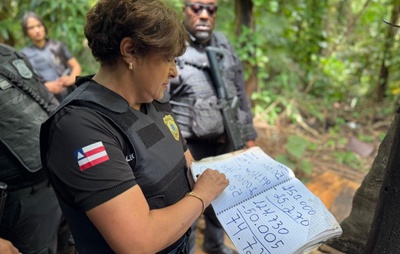 Arsenal apreendido em Camaçari: Polícia Civil encontra R$ 1 milhão em anotações ligadas ao tráfico
