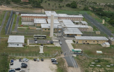 Advogado é preso ao tentar levar drogas e cartas de detentos em presídio de segurança máxima na Bahia; veja material