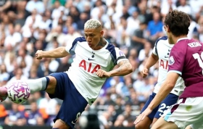 Richarlison brilha com dois gols e Tottenham estreia com vitória na Premier League