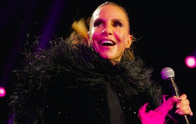 "Não me vejo longe da música", afirma Ivete Sangalo ao ser questionada sobre aposentadoria dos palcos