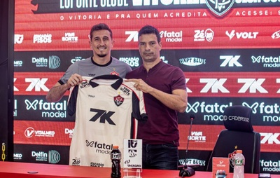 Thiago Couto exalta disputa com Lucas Arcanjo e destaca jogo com os pés como diferencial no Vitória