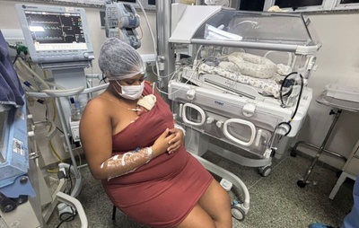 Jovem de 23 anos tem gestação rara e dá à luz a quadrigêmeos em maternidade de Salvador