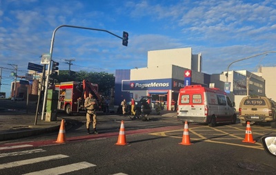 Acidente entre carro e moto interdita parte da Av. Manoel Dias, na Pituba