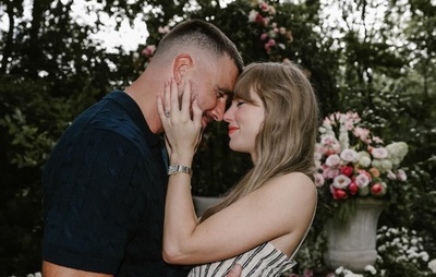 Taylor Swift anuncia noivado com jogador de futebol americano Travis Kelce