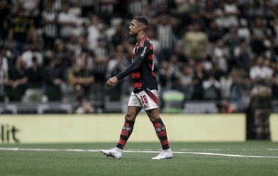Flamengo: Wallace Yan mantido e valorizado após erro em pênalti decisivo