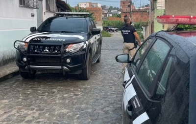 Polícia prende dois e apreende adolescente por envolvimento em assassinatos em Santo Antônio de Jesus