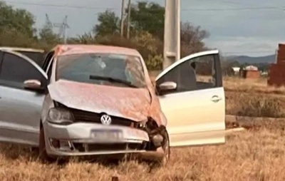 Cabeleireiro morre após capotamento em zona urbana no Sudoeste da Bahia
