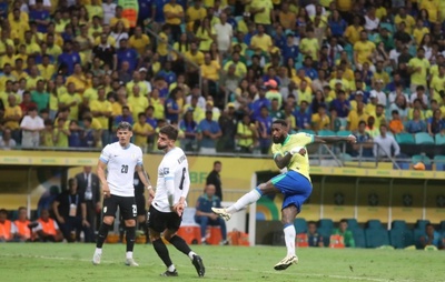 Brasil empata com o Uruguai em Salvador e fecha o ano sem vencer nas Eliminatórias