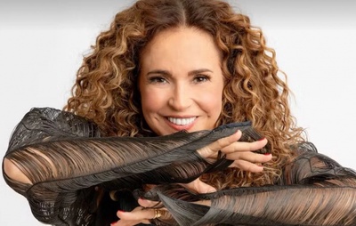 Daniela Mercury homenageia Chico Buarque em Salvador com projeto acústico especial