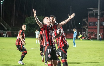 Vitória chega a 40º jogo na temporada buscando reformulação para 'salvar' o ano