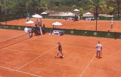 Trabalho infantil em torneio de tênis na Bahia: adolescentes de 12 anos atuavam como 'boleiros'