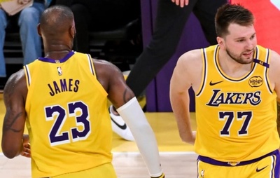 Lakers superam Minnesota Timberwolves e empatam série nos playoffs