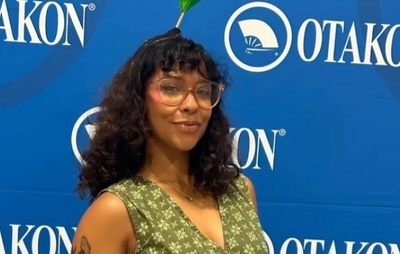Madison Reyes, estrela de "Julie and the Phantoms", anuncia primeira gravidez com referência a "The Sims"