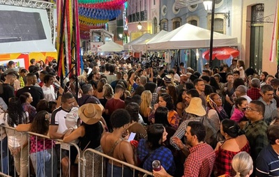 Após lotação, Largo do Pelourinho reabre acesso nesta segunda-feira de shows no São João da Bahia