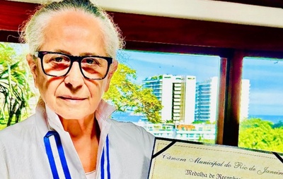 Maria Bethânia é homenageada com medalha Chiquinha Gonzaga
