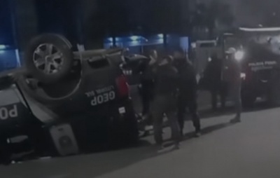 Acidente entre viatura da Polícia Penal e carro de passeio choca Itabuna