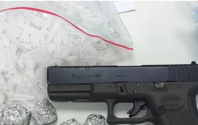 Polícia Militar apreende drogas e simulacro de arma de fogo em Feira de Santana