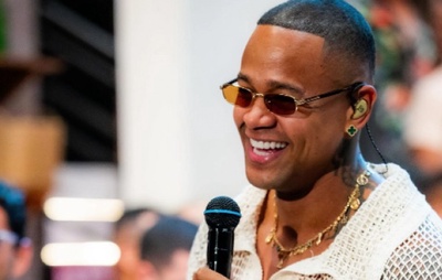 Léo Santana estreia programa na TV Bahia com foco no pagode baiano