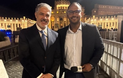 Vanderson Nascimento compartilha encontro com William Bonner durante cobertura do Conclave no Vaticano