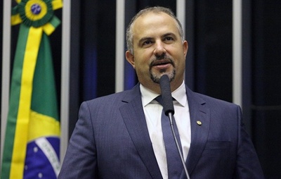 Ricardo Maia utiliza cota parlamentar para contratar empresa de ex-secretário da gestão do filho em Tucano