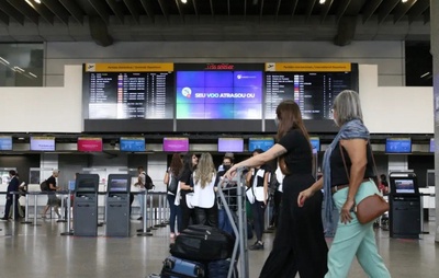Apagão no sistema de rádios da Aeronáutica afeta aeroportos de SC, causando cancelamentos e atrasos