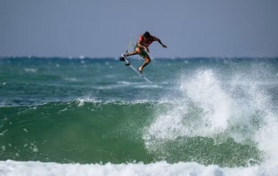 Filipe Toledo é campeão de etapa da WSL em Burleigh Heads e garante permanência no circuito