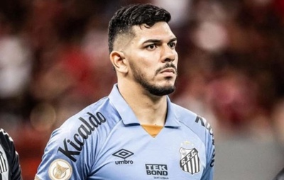 João Paulo recebe sondagens da Série A e avalia sair do Santos após 14 anos