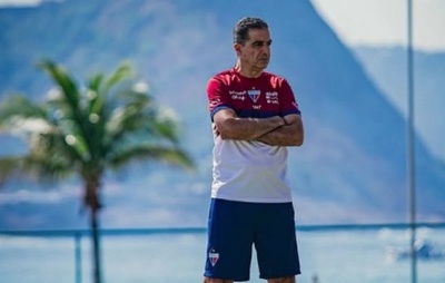 Renato Paiva afasta Deyverson e ex-Vitória do Fortaleza após eliminação na Libertadores