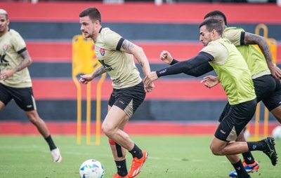 Após mais um mês de anunciado, Kayzer pode estrear pelo Vitória contra o Vasco