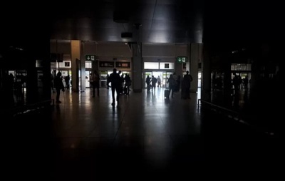 Sem celular, portugueses ficaram mais de uma hora sem conseguir se informar sobre apagão