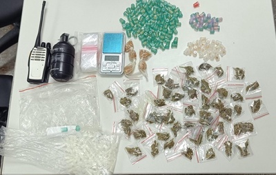 Operação no Tororó: PM apreende drogas, granada e rádios comunicadores na Portelinha