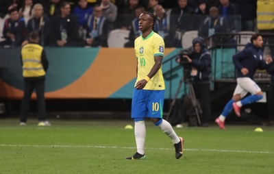 Vini Jr. recebe amarelo contra o Paraguai e não enfrenta o Chile na próxima rodada das Eliminatórias
