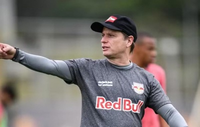 Bragantino demite Fernando Seabra após derrota para o Vasco; interino assume