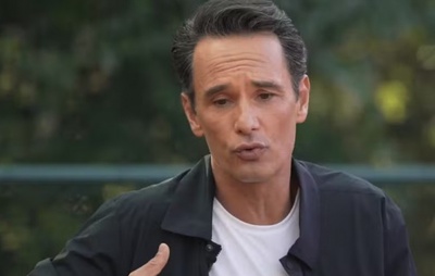 Rodrigo Santoro explica decisão de não expor filhas nas redes sociais