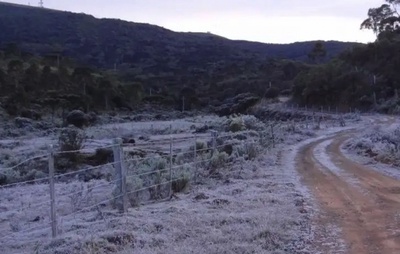 Fenômeno raro, neve no Brasil já atingiu ao menos quatro estados e bateu recorde de 2 metros