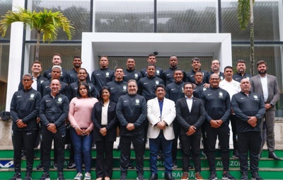Ednaldo Rodrigues recebe Seleção de Beach Soccer antes de viagem para a Copa do Mundo