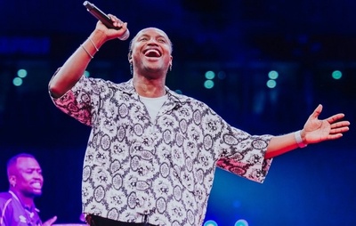 Thiaguinho substitui Tardezinha por F1: pagodeiro cantará Hino Nacional em Interlagos