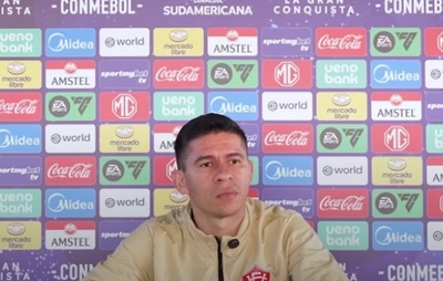 Osvaldo descarta "terra arrasada" no Vitória e projeta classificação na Sul-Americana
