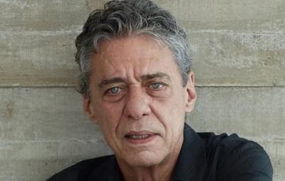 Chico Buarque recebe alta hospitalar após cirurgia no crânio