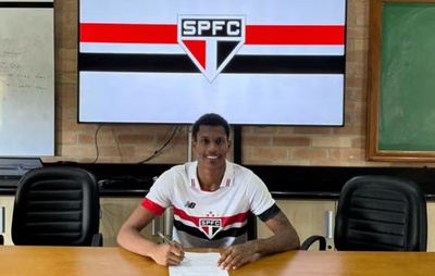 Isac, zagueiro do sub-20, ganha destaque e vira opção no São Paulo de Crespo