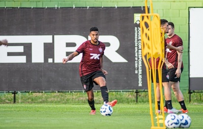 Willian Oliveira se recupera de lesão e volta a ser opção para o Vitória
