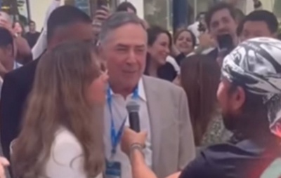 VÍDEO: Presidente do STF canta com Bell Marques durante evento em São Paulo