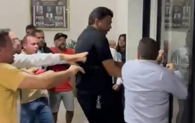 Vereadores trocam farpas e brigam durante sessão no interior baiano