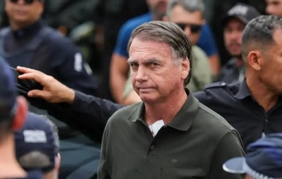 Jair Bolsonaro é internado com vômitos e tontura; exames apontam anemia e alterações renais