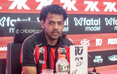 Romarinho, estreante do Vitória, revela mentira sobre suposto contato do Corinthians