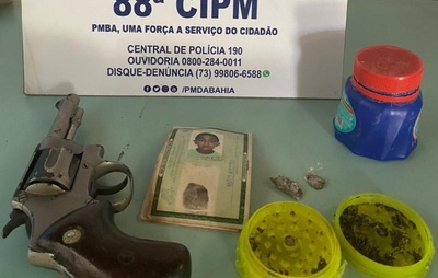 Suspeito de tráfico é detido com arma e drogas no Extremo Sul da Bahia