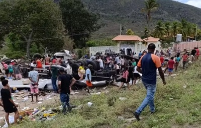 Colisão entre carreta, carro e caminhão deixa duas mortes em Milagres