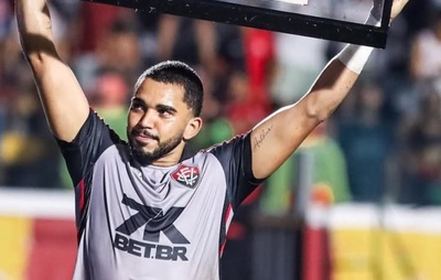 Arcanjo abre o jogo sobre propostas para deixar o Vitória: "Prefiro nem saber"