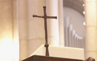 Pelourinho recebe cruz da primeira missa no Brasil em celebração aos 525 anos do marco histórico